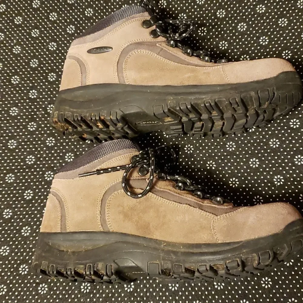 *Nevados hiking boots, Size 10 (44), tan